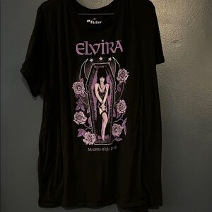 Torrid 4 Elvira Graphic T-Shirt